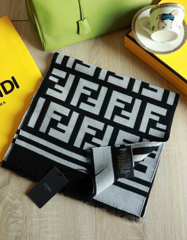 Fendi 35X180cm 95%羊毛5%真丝 E26